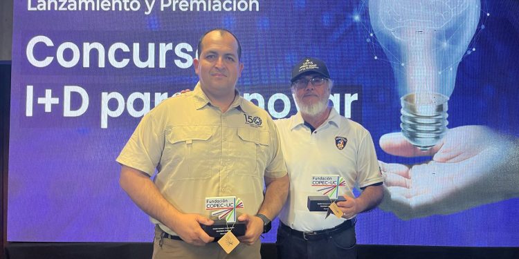 Cuerpo de Bomberos de Iquique galardonado por Fundación Copec-UC