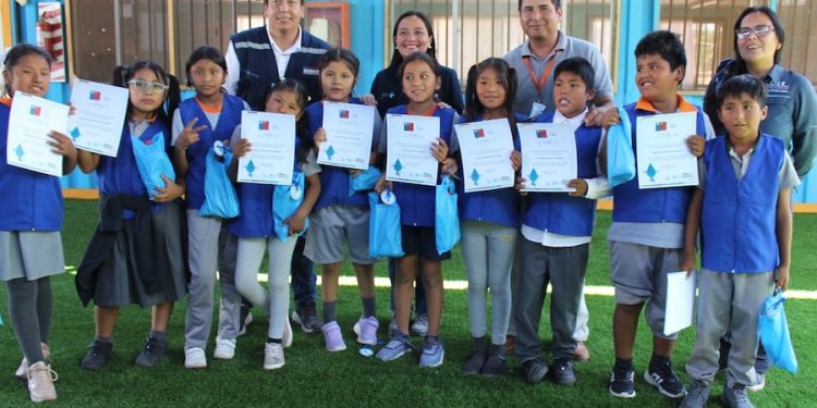 Niños y niñas de Colonia Pintados fueron reconocidos como Brigadistas del Agua