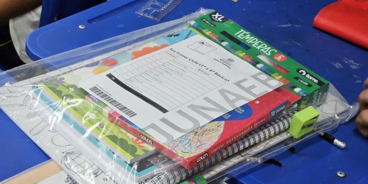 Junaeb Tarapacá entrega más de 55 mil sets de útiles escolares a estudiantes de la región