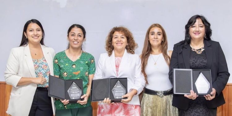 SLEP Iquique reconoce a tres mujeres destacadas por su liderazgo en la Educación Pública
