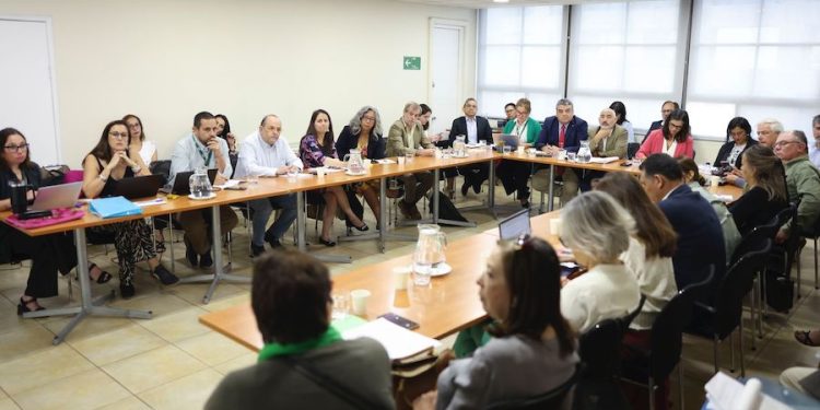 Subsecretaria de Agricultura lidera instancia de diálogo para implementar y mejorar Resolución 243 del SAG que regula el uso de plaguicidas