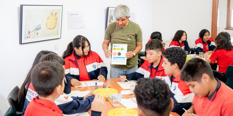 Collahuasi y Centro Cultural Doña Vicenta presentan original propuesta del clásico literario francés “El Principito”