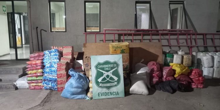 Carabineros de Tarapacá detiene a nueve personas por contrabando y decomisa más de 90 kilos de hojas de coca