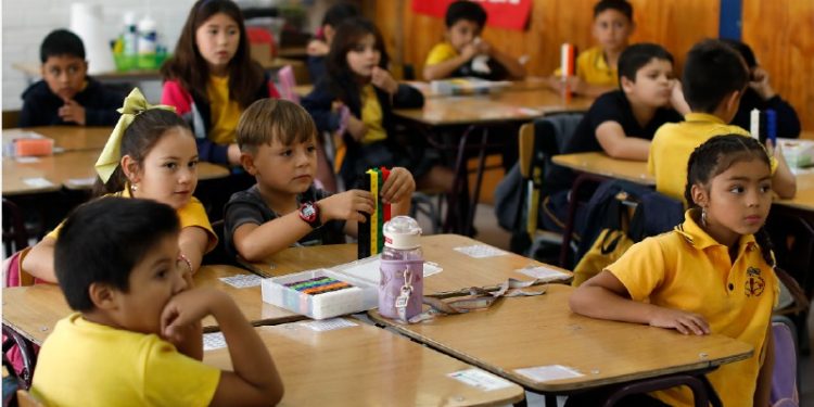 Asistencia a establecimientos educativos aumentó en todas las regiones del país durante el año 2024