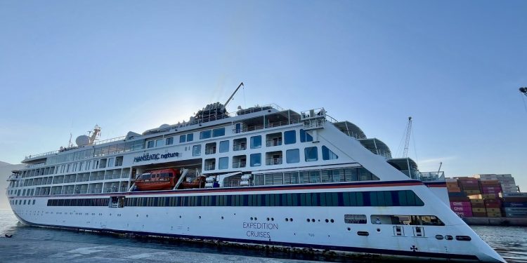 Décimo crucero de la temporada recala en el Puerto de Iquique  