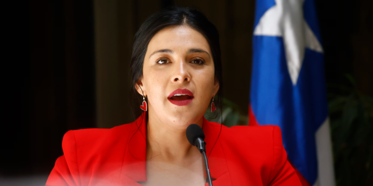 Encuesta Cadem: Imagen positiva de Karol Cariola cae 4ps a 26%, su nivel más bajo desde 2019