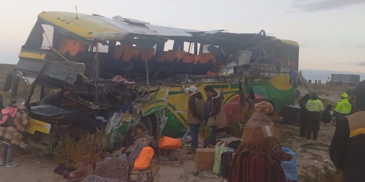 15 muertos y 19 heridos en carretera de Bolivia