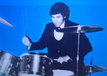 Pampino Hugo Navarro se prepara para romper record de resistencia tocando batería