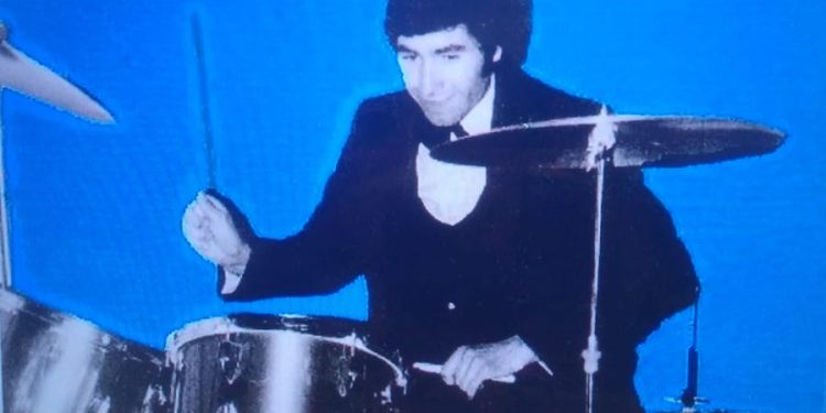 Pampino Hugo Navarro se prepara para romper record de resistencia tocando batería