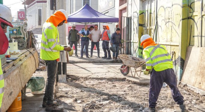 Municipalidad de Iquique inicia mejoramientos de emergencia en aceras