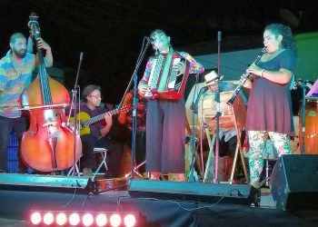 Diez espacios culturales presentan su oferta artística en el Paseo Baquedano