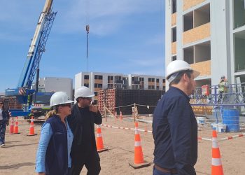 Subsecretaria visitó obras de más de mil viviendas que se construyen por el Plan de Emergencia Habitacional en Tarapacá
