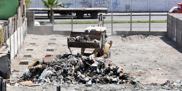 ZOFRI S.A. retiró basura y escombros de terrenos ubicados en calle Las Cabras