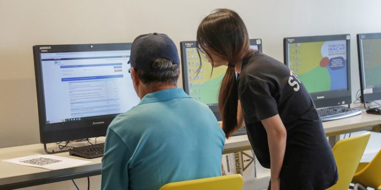 Estudiantes de INACAP Iquique brindan asesoría gratuita a contribuyentes en el marco de la Operación Renta 2025