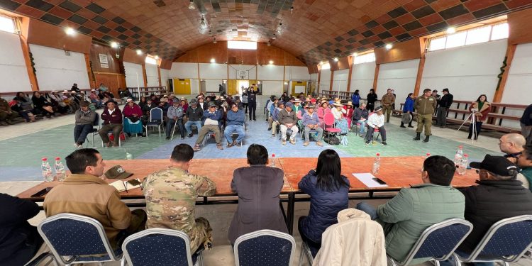 Delegada presidencial se reunió con la comunidad de Colchane