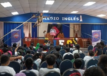 FINTDAZ llegó a establecimientos educacionales de Iquique con obras de teatro y circo