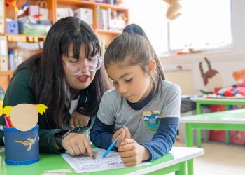 Premiarán a educadoras y técnicos en párvulos que fomenten la asistencia con un viaje a la NASA