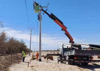 Avanzan los trabajos de reconstrucción de la red eléctrica vandalizada y robada en Canchones