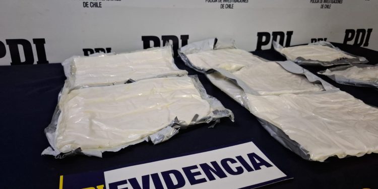 PDI detuvo a imputado por tráfico de drogas en el Aeropuerto Chacalluta