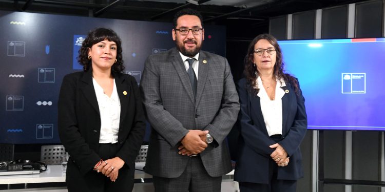 Mineduc entrega balance del proceso regular de Admisión Escolar 2025: 15 mil 378 cupos para este año