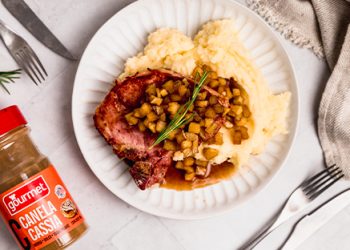 Chuletas de cerdo en salsa de manzana y canela