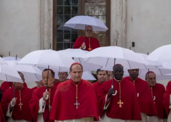 ¿Realidad o ficción? Las similitudes entre la película “Cónclave” y el proceso real que se vivirá en Roma