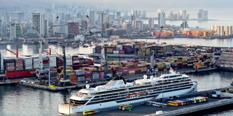 Puerto de Iquique finaliza temporada de cruceros: recalaron 13 naves