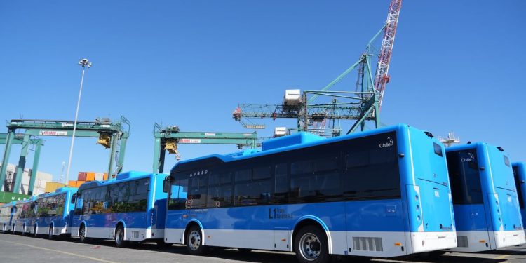 Ya están en Chile los primeros buses eléctricos que circularán en la región