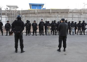 Gendarmería realiza operativos simultáneos en 36 unidades del país