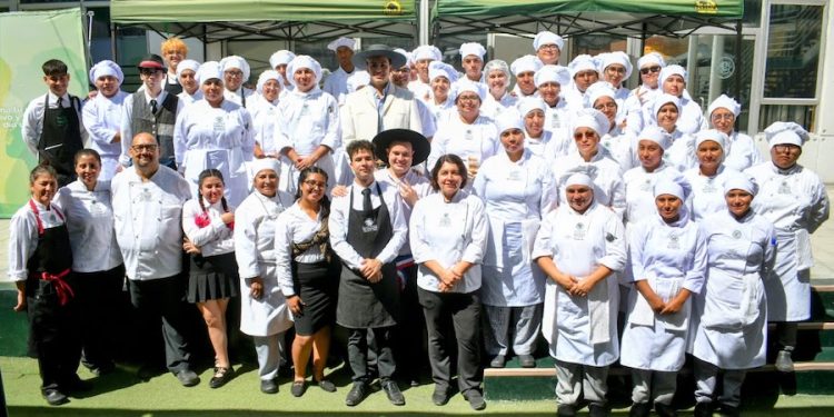Día de la Cocina Chilena: Estudiantes de gastronomía deslumbraron con preparaciones en Tarapacá
