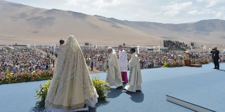 El día que el Sumo Pontífice vino a Chile y recorrió Iquique y Temuco