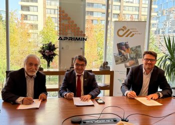 La Cámara Minera de Chile y Aprimin firman convenio en pos del desarrollo de la minería espacial