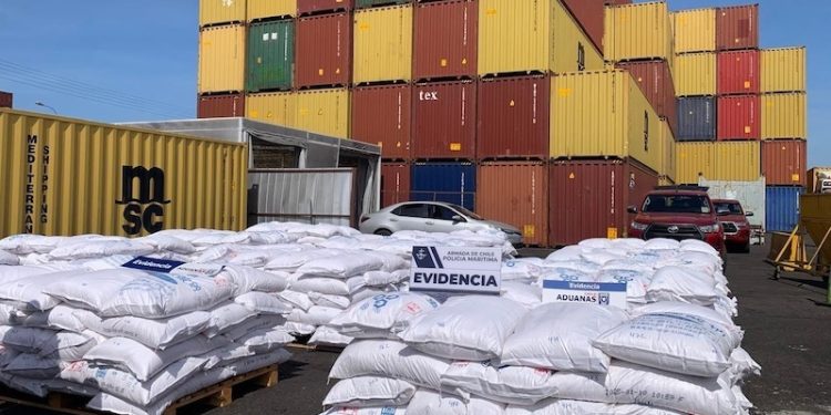 Procedimiento de Fiscalía / Policía Marítima de la Armada y Aduana permitió incautar otras 216 toneladas de precursores químicos