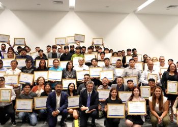 Más de 150 personas fueron certificadas en electricidad, gasfitería y soldadura por el Proyecto C20+ de Collahuasi