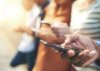 iPhone irrumpe con fuerza entre los más vendidos, mientras Motorola, Xiaomi y Honor se consolidan