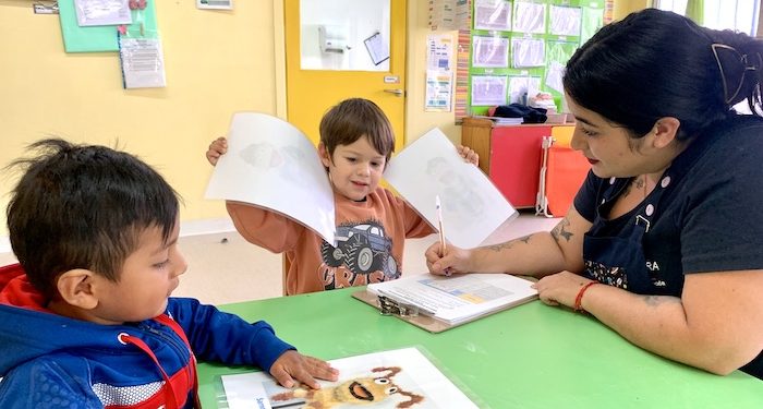 Coloridos títeres enseñan prevención de enfermedades a párvulos de Alto Hospicio