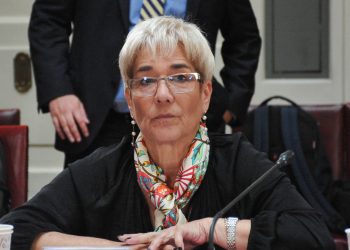 Senadora Ebensperger busca cerrar vacío legal que permite formas de esclavitud moderna en Chile
