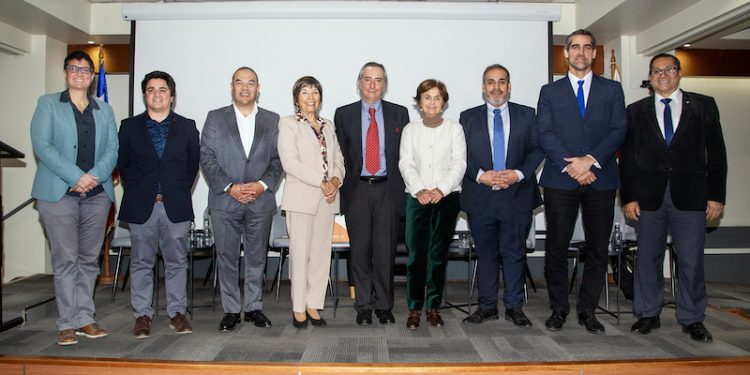 Autoridades y expertos en salud pública reflexionan en la UDLA sobre atención primaria