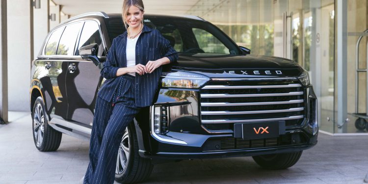 Millaray Viera estrena el New EXEED VX: lujo, innovación y máxima seguridad sobre ruedas