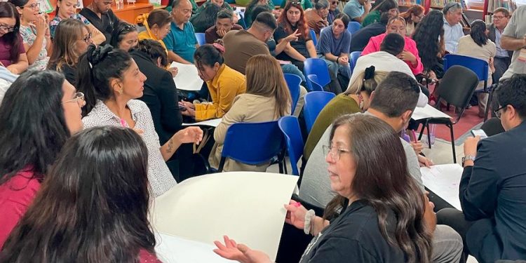 SLEP Iquique inicia una estrategia de bienestar para los docentes mediante una intervención con Elige Educar