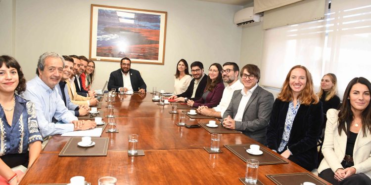 Ministerio de Educación recibe informe de recomendaciones de la Mesa Técnica del Sistema de Admisión Escolar (SAE)