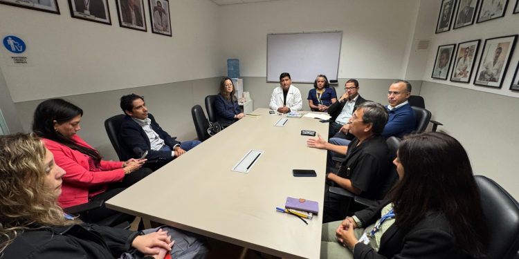 Expertos internacionales visitaron red asistencial para evaluar materias sobre control de cáncer