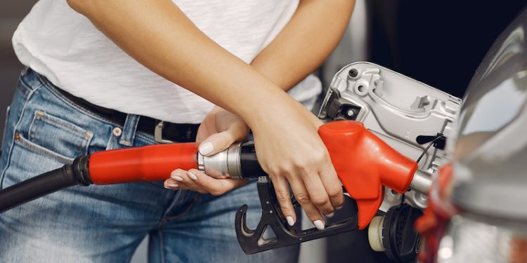 Bajas de hasta -$9,9 en el precio de la bencina