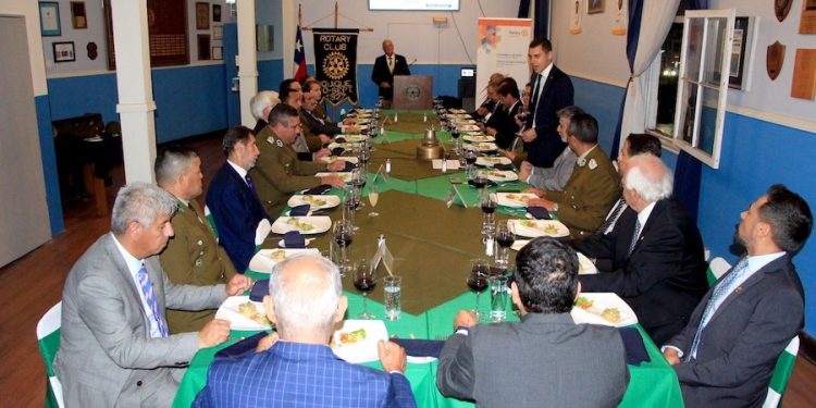 Homenaje del Rotary Club Iquique a Carabineros de Chile en su 98 aniversario