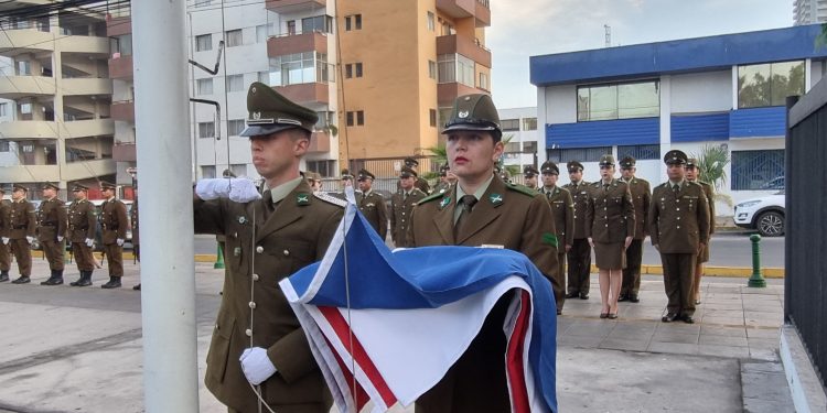 Carabineros de la Primera Zona iniciaron con izamientos del Pabellón Patrio su mes aniversario