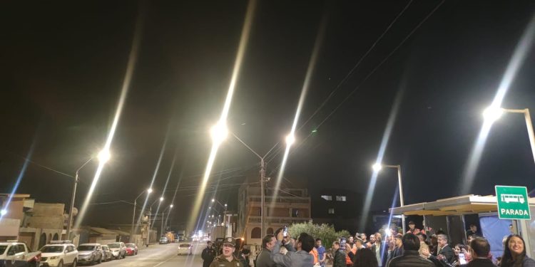 Mejoramiento de alumbrado público en avenida «Juanita Fernández», en La Autoconstrucción