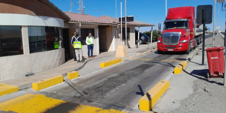 MOP Tarapacá realiza verificación y certificación de balanzas de Plaza de Pesaje Huara