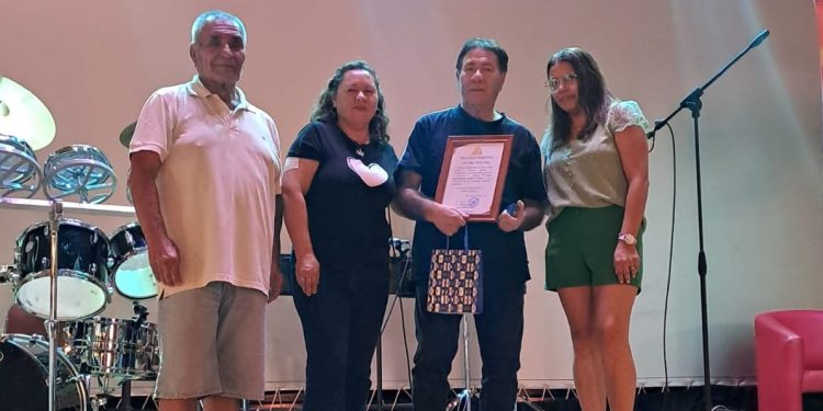 Pampino Hugo Navarro cumplió record mundial: 50 horas tocando batería en el Teatro de la Oficina María Elena