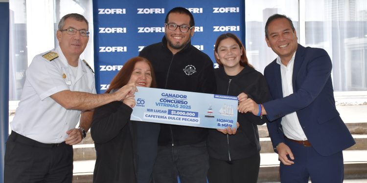 Armada y Mall ZOFRI premiaron a las mejores vitrinas del Mes del Mar