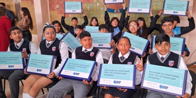 Más de 2.800 estudiantes de Tarapacá reciben notebooks con conexión a internet gracias a Becas TIC